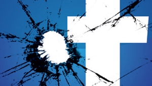 O familie din Australia a fost jefuita dupa ce o adolescenta a postat pe Facebook o poza in care numara foarte multi bani!