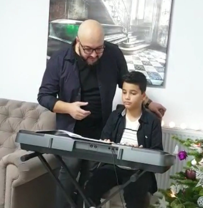 Ce frumoși s-au făcut fiul și fiica lui Mihai de la 3 Sud Est! Ștefan ia lecții de pian și a câștigat mai multe concursuri, iar Sara ar putea deveni un model de succes | FOTO