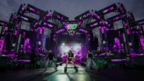 BEACH, PLEASE! 2026 continuă în forță: Ziua 1 a adus show-uri spectaculoase și o energie care a ținut festivalul viu până târziu în noapte