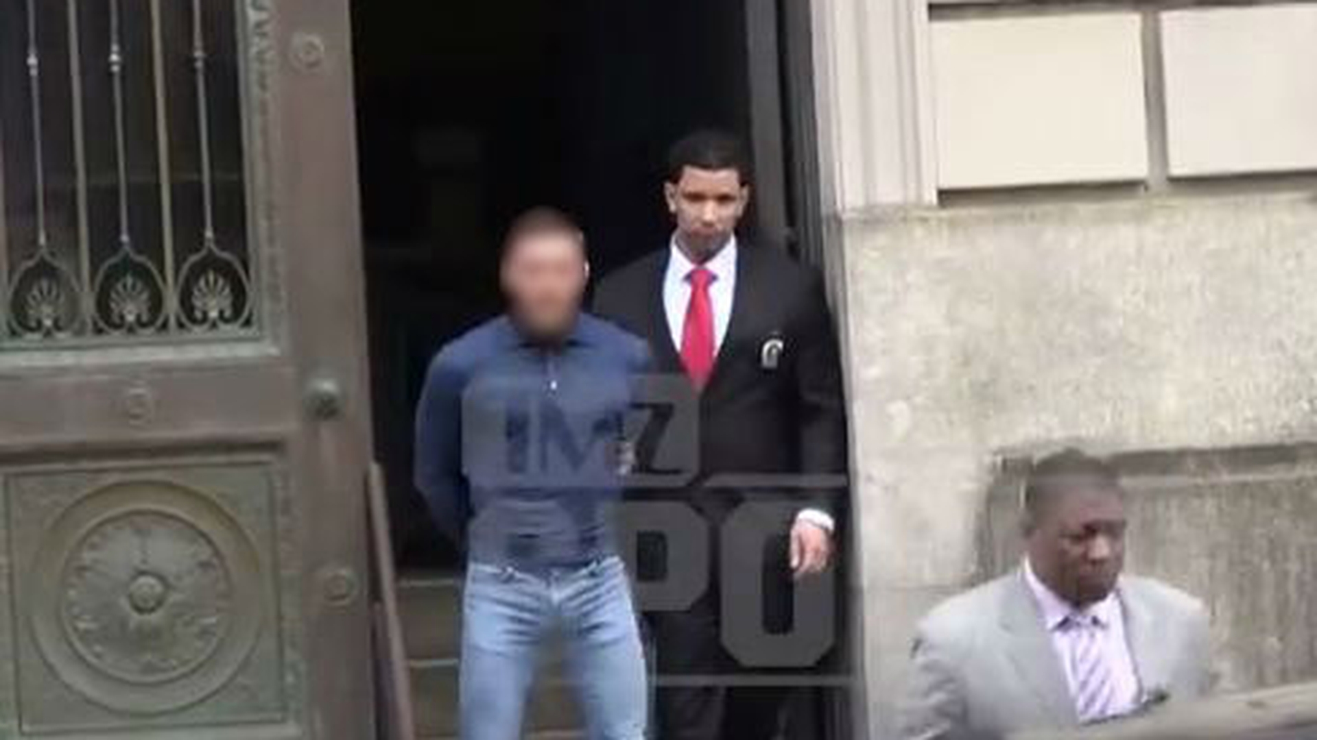 Vedeta, incatusata! A fost arestata de politie pentru acte de huliganism si dusa la tribunal. Ce se va intampla VIDEO