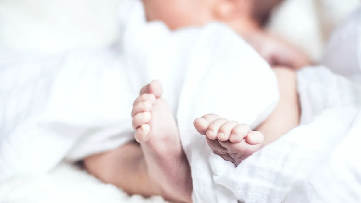 Au devenit părinți la 9 luni de când s-au căsătorit! Vedetele din România sunt în extaz: au o fetiță