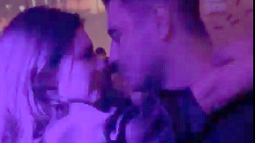 Cristina Ich și Alex Pițurcă, sărutări pătimașe în club! Au fost filmați când și-au dat frâu fanteziilor