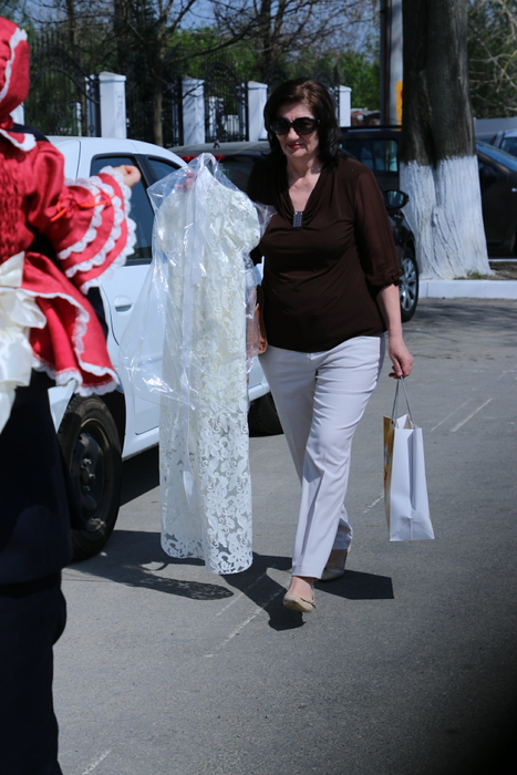 Gabriela Cristea îmbracă azi rochia de mireasă. Primele imagini cu ținuta albă pe care o poartă vedeta