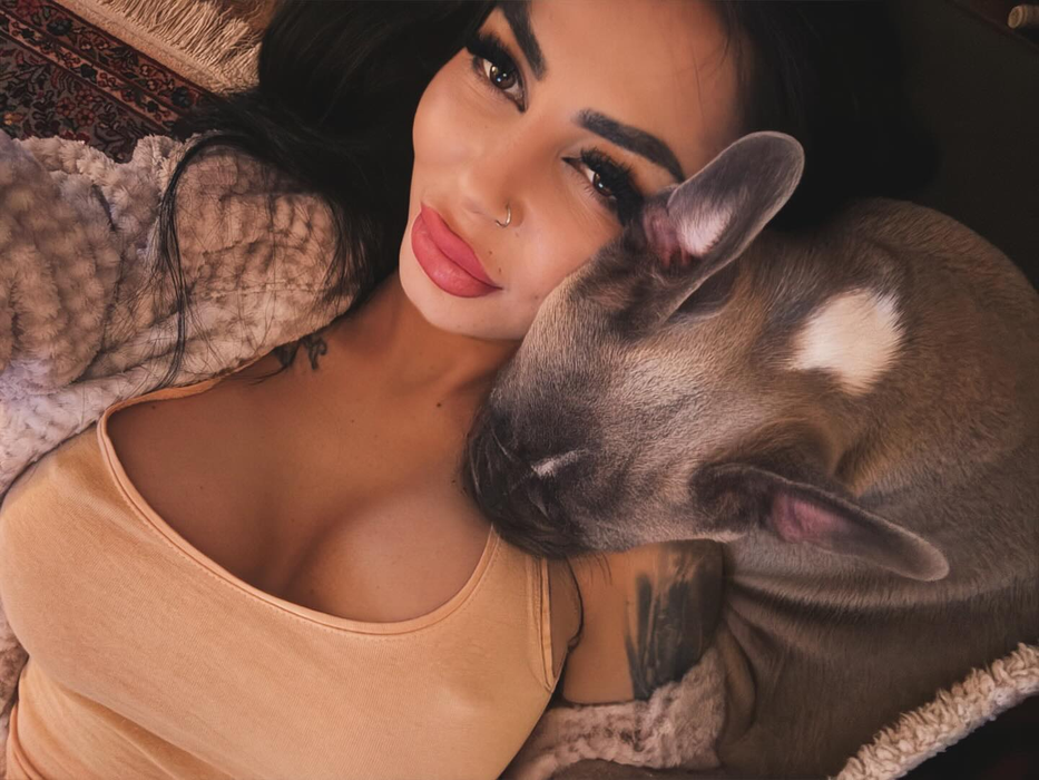 Ori de câte ori mergea la mama ei în vizită, Denisa petrecea foarte mult timp în compania lui Leo foto: Facebook