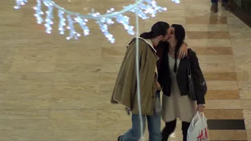 A mintit ca a divortat saptamana trecuta! Denis Stefan si sotia au fost ieri la notar. Beblusa l-a asteptat in masina