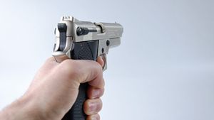 Al doilea incident violent într-o sală de fitness din ultimele 14 zile. Un Instructor amenințat de doi clienți a folosit o armă