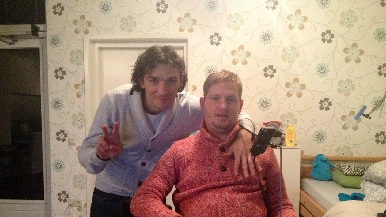 Prieteni pe viata! George Ogararu nu l-a uitat pe Mihai Nesu! S-a dus la el sa vada meciul impreuna!