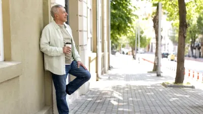 Mersul pe jos protejează împotriva demenței. Descoperirea surprinzătoare după 6 ani de cercetare