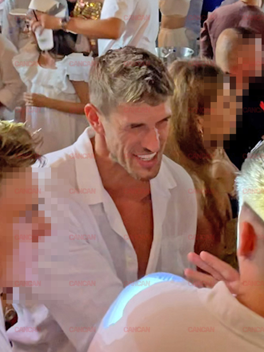 Alex Delea flirtează la greu în Loft