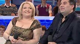 Viorica de la Clejani si fiica sa vor sa-si puna silicoane