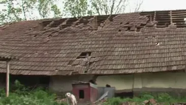 De Paște, mai multe case din Olt au rămas fără acoperișuri din cauza vijeliei