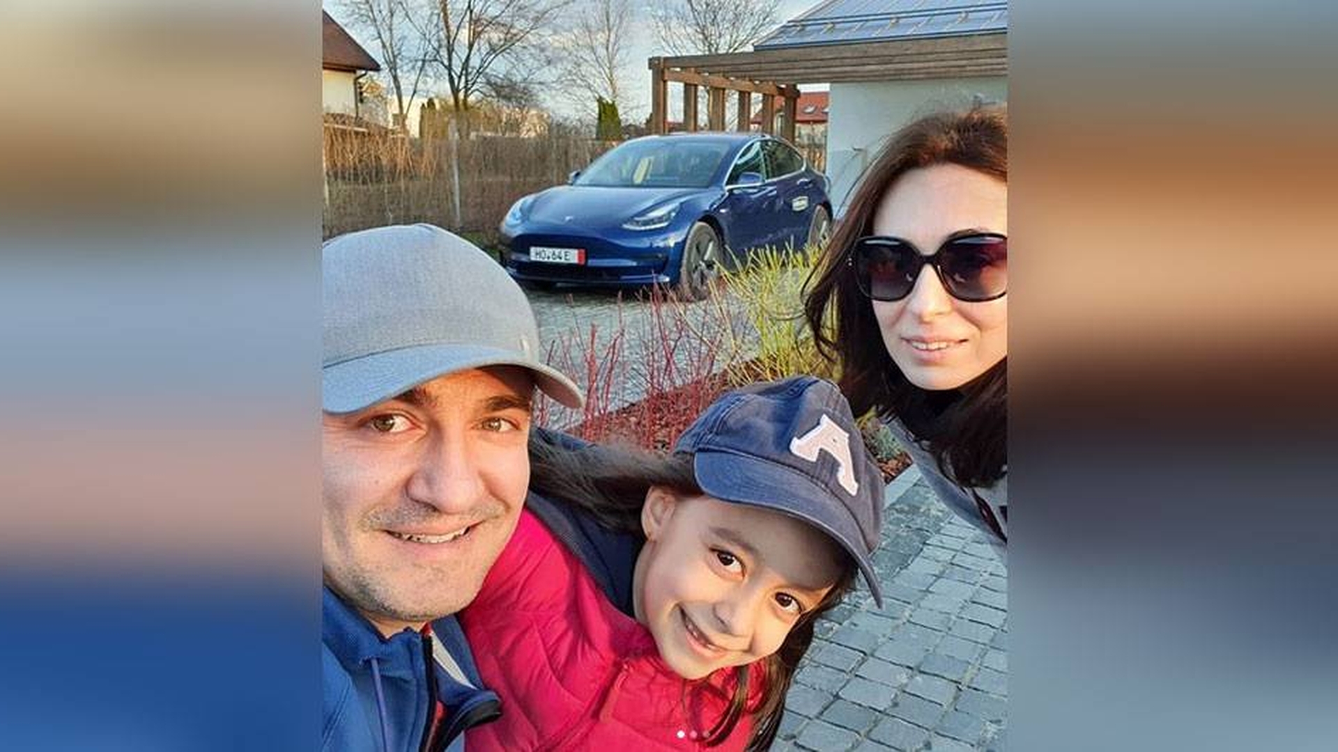 Cați bani a câștigat George Buhnici într-o singură lună din YouTube. Vedeta Pro Tv și-a cumpărat Tesla Model 3