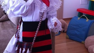 Mihai Morar si-a gatit fetita de 1 Decembrie! Uite cum arata in costum national!