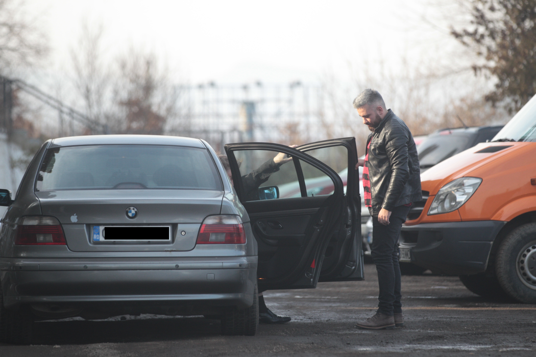 Odată ajuns la destinaţie, actorul și-a luat elan să se ridice