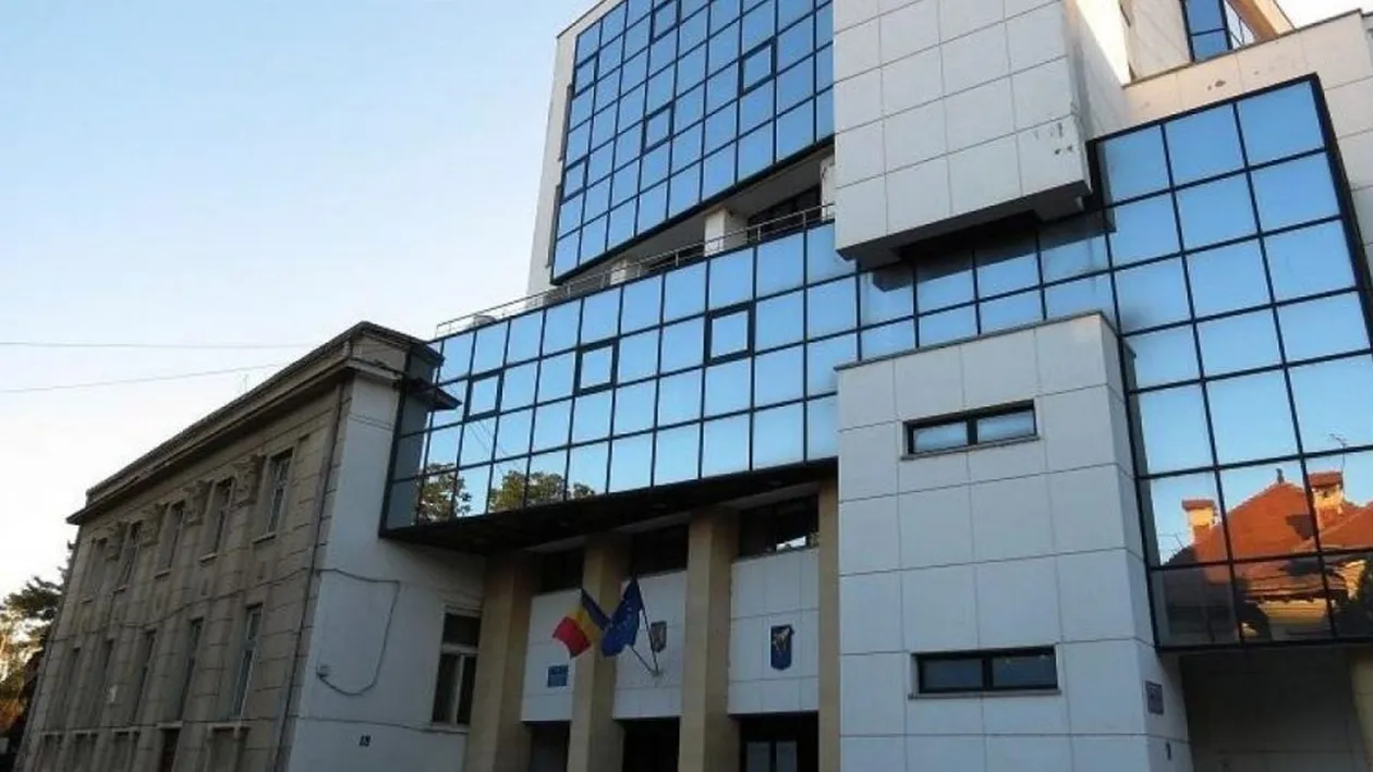 O grefieră de 48 de ani de la Tribunalul Bacău, mama unui copil de 14 ani, a murit după ce s-a infectat cu coronavirus