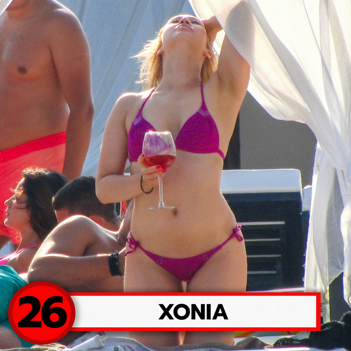 Top 30 cei mai discreți sâni din showbiz. Ce poziții ocupă Corina Caragea, Sandra Izbașa sau Iulia Albu?!