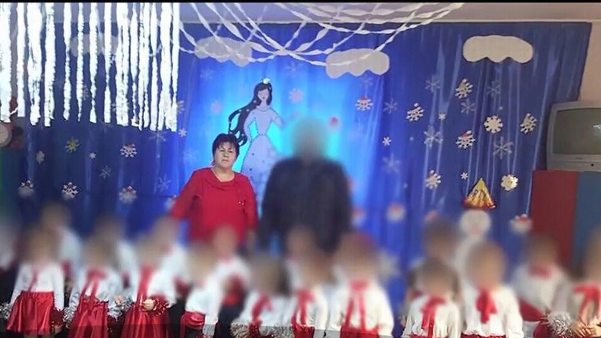 Blestem într-o grădiniţă din Dâmboviţa! Educatoarea a murit sub ochii copiilor! Ea ţinea locul unei tinere care s-a sinucis