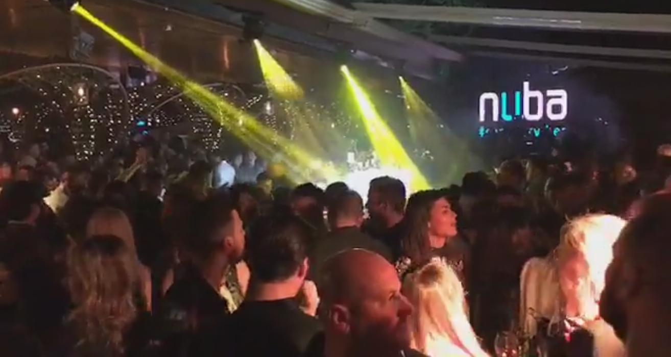 Lumea se distrează la evenimentul anului de la NUBA