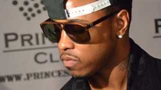 VIDEO Jeremih a cantat 40 de minute si a baut sampanie scumpa!