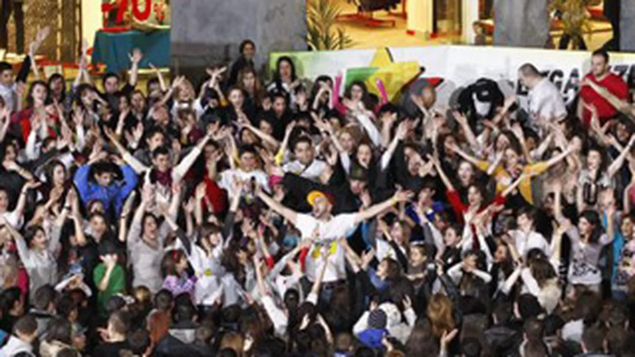 300 de oameni au dansat sincron sub indrumarea lui CRBL! Crezi ca este un coregraf bun?