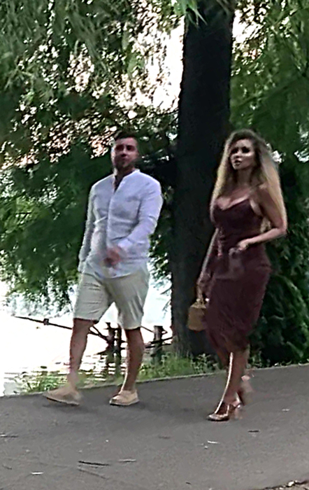 Roxana Vașniuc, apariție răvășitoare în parc