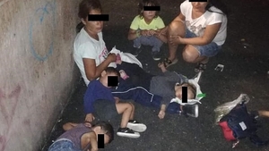Minune pentru o mamă cu cinci copii. Aseară dormeau pe stradă, lângă stația de metrou Lujerului, dar în câteva ore au ajuns într-un cămin curat