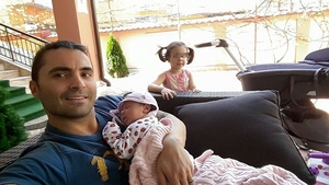 Pepe a scos-o la plimbare pe fata cea mica! Uite cum s-au distrat impreuna!