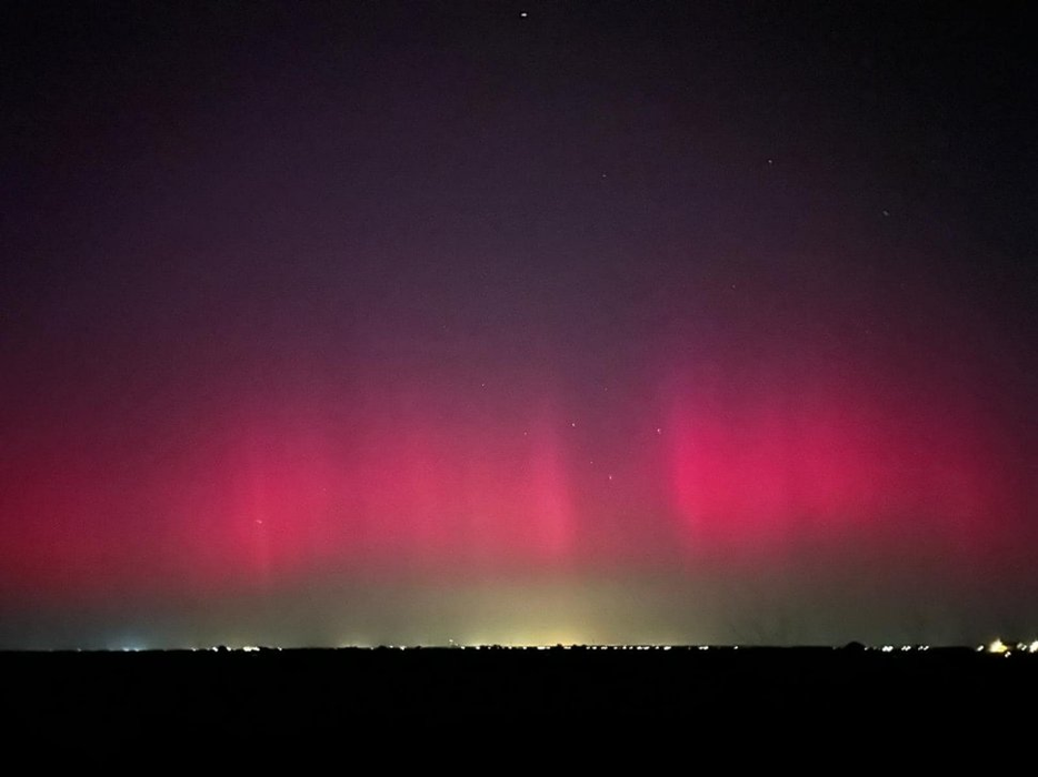 Aurora boreală pe cerul României / Foto: Facebook Raluca Batar