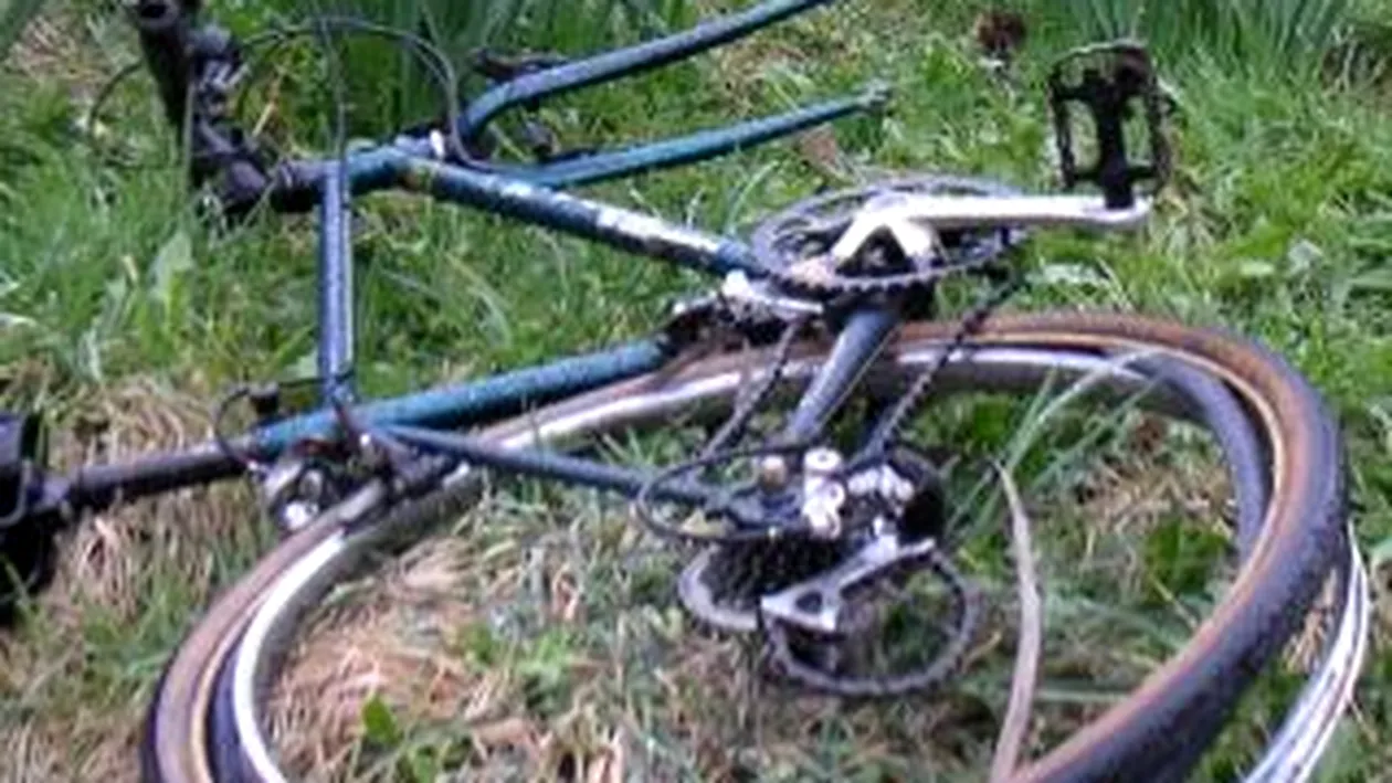 Un buzoian a fost retinut de politisti, dupa ce a accidentat mortal un biciclist si a fugit de la locul accidentului