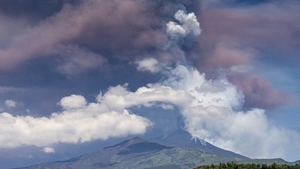 Alertă maximă! Vulcanul Etna din Italia a erupt din nou