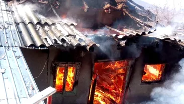 Doi soți din Bacău au murit arși de vii. Nu au avut nicio șansă să iasă din casa mistuită de flăcări