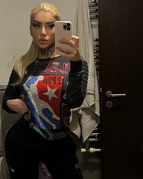 Bia Khalifa este ferm convinsă este un model bun de urmat pentru tinerele din România. „Moda eu o dau în România”