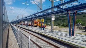 Tragedie pe o cale ferată la Mediaș! O femeie a fost lovită de tren și a murit pe loc
