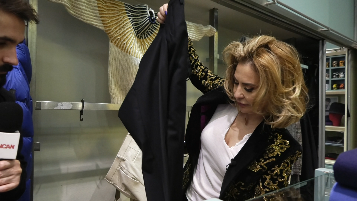 Adina Buzatu spune cum ar trebui să ne îmbrăcăm în noaptea dintre ani / (Sursa: Captură video)