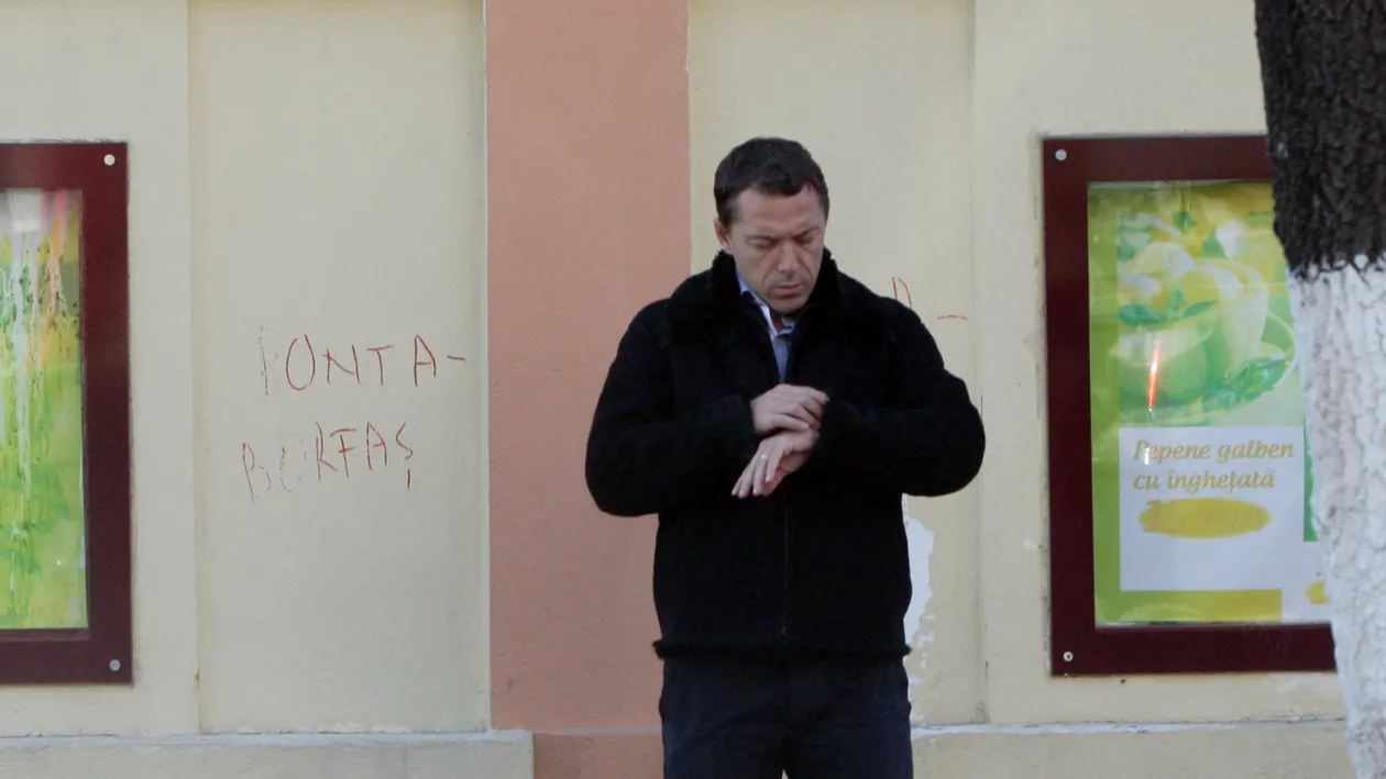 Abandonat in mijlocul strazii, fostul fotbalist Laurentiu Rosu a inceput sa-si parda rabdarea! Vezi aici cum a reactionat!