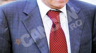 Face orice ca sa nu se scufunde planeta. Zgarcitul Copos loveste din nou: vrea P.R. cu 1.500 lei pe luna