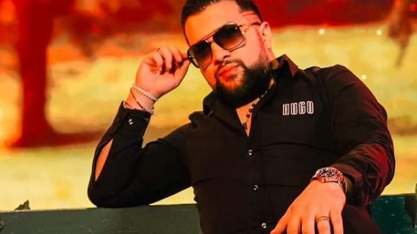 Scandal în lumea manelelor! Tzancă Uraganu, atacat de două vloggerițe și apărat de un cântăreț de muzică populară: ”Sunt praf!”