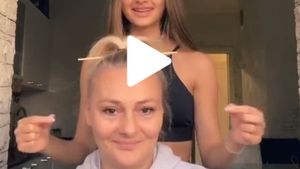 Iuliana Beregoi, idolul a sute de mii de copii, și-a făcut celebră mama pe TikTok! Cum se distrează cele două în izolare