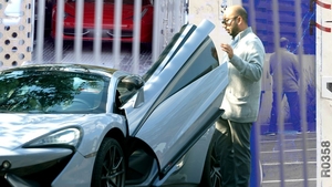 Milionarul iranian trecut la ortodoxie din dragoste pentru o româncă a primit un “colet” de 350.000 €