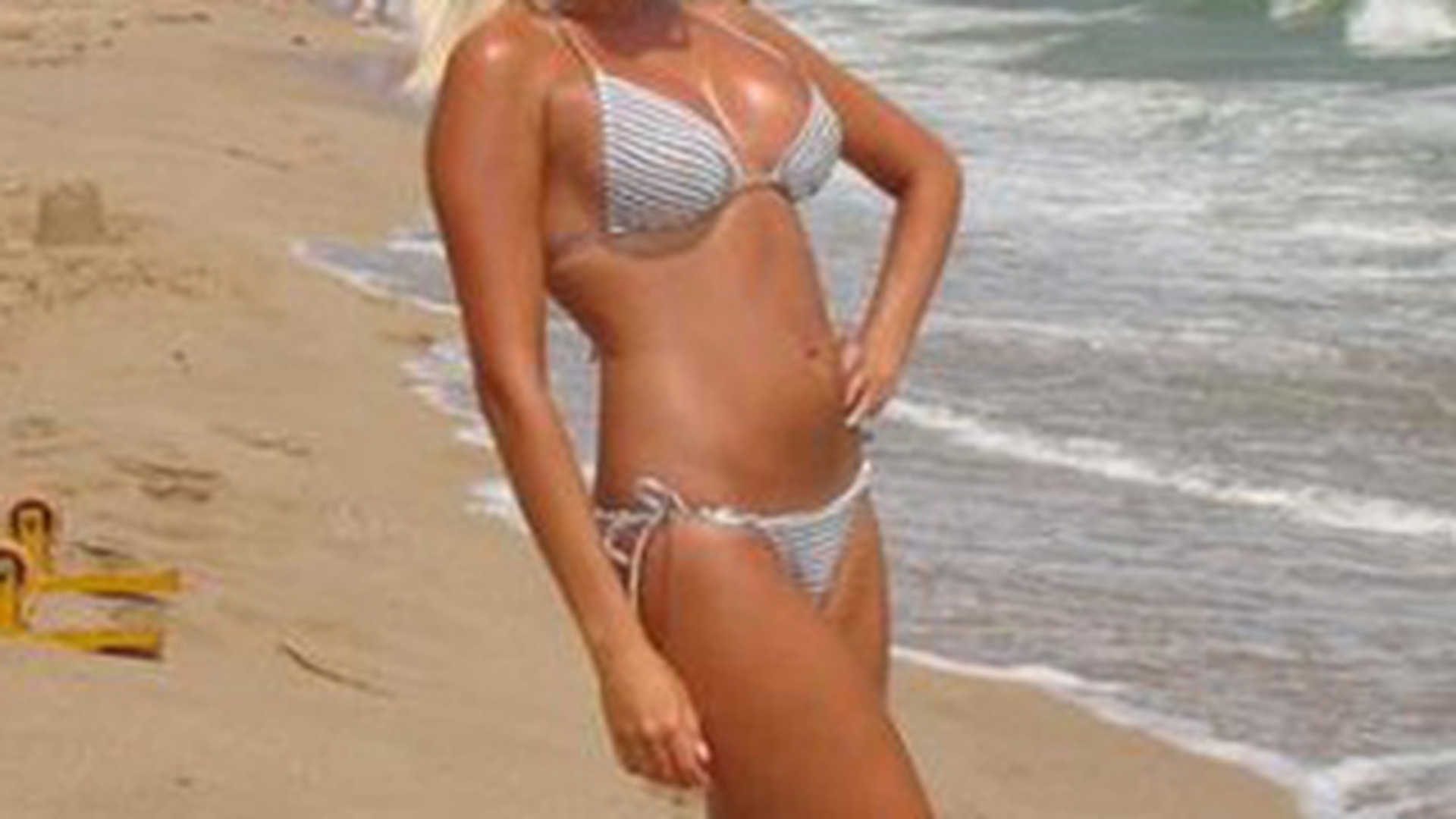 Raluca Tanase (Bambi) pleaca in vacanta in Dubai si Mauritius!