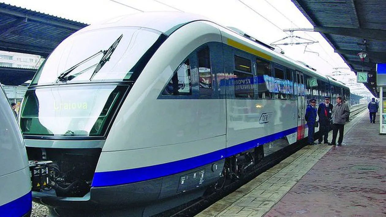 Navetistii, elevii si studentii circula cu trenul la pret redus