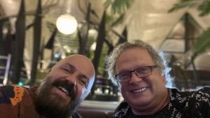 Leonard Miron a uitat de aniversarea de 22 de ani de relație cu iubitul său: „Am avut un moment de tăcere”