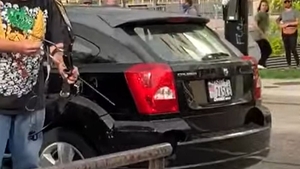 Caz șocant în Statele Unite ale Americii. Un bărbat a aruncat cu săgeți în protestari. VIDEO