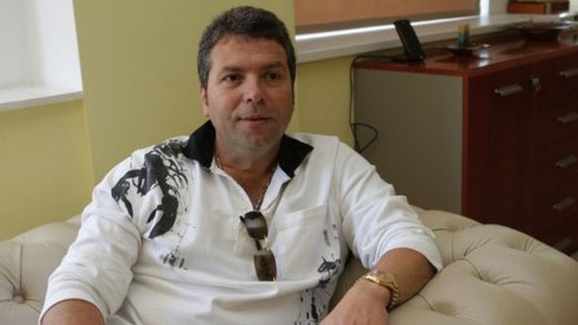 Detaliile arestarii unui roman de catre FBI. A mituit un agent secret. In timpul flagrantului, unchiul deputatului PSD Eduard ...