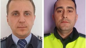 Gestul eroic făcut de doi polițiști din Neamț. Cine sunt cei care au salvat viața unui bărbat aflat la un pas de moarte