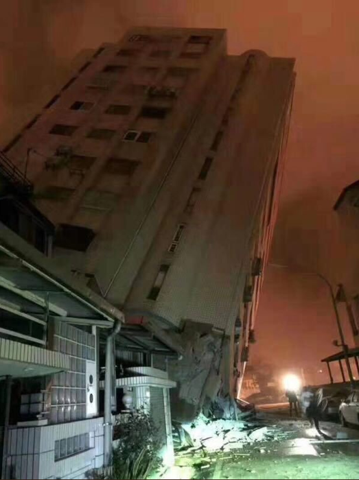 Cutremur de 7,5 grade pe scara Richter produs în Indonezia. Imagini filmate în timpul seismului