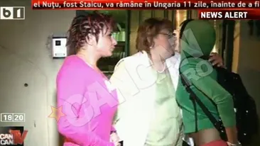 VIDEO Oana Zavoranu si-a vizitat mama dupa sapte ani de scandaluri! Uite-le cum se pupa si se imbratiseaza