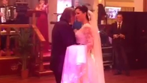Ilie Nastase si Brigitte Sfat au dat startul petrecerii! Vezi aici primele imagini cu dansul mirilor