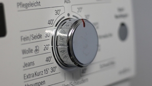 Dacă și tu spălai rufele la 40 de grade, ar trebui să încetezi să mai faci asta. Iată care este, de fapt, temperatura optimă și cu cât este redusă factura de curent