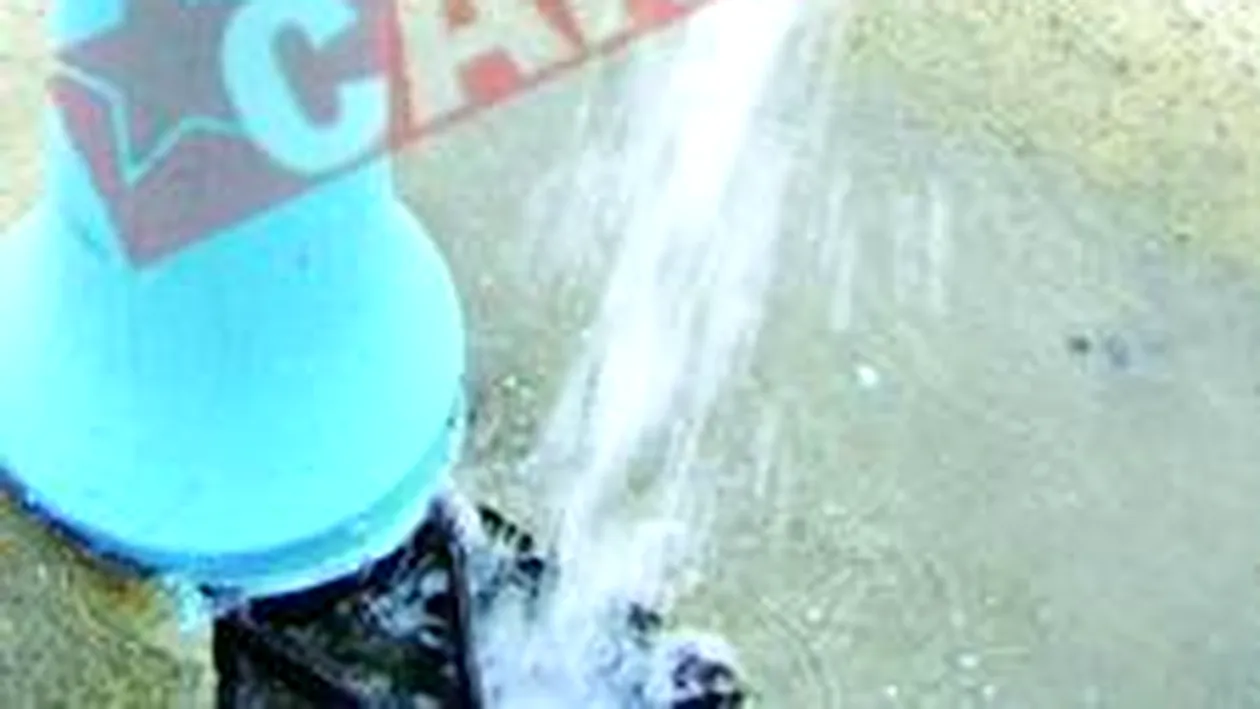 Curge apa la Perieni